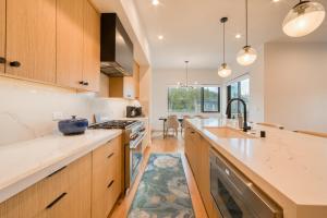 Twilight Run at Palisades by Tahoe Getaways - Pet-Friendly 3BR w EV Charger & Ski Shuttle