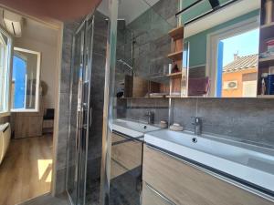 Bel appart rénové centre village