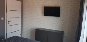 Nowoczesny apartament z dużym tarasem i widokiem na jezioro