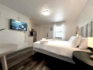 1Q bed Studio apt with Shared Pool 09