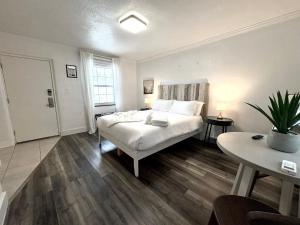 1Q bed Studio apt with Shared Pool 09