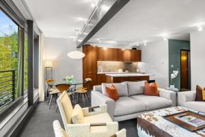 Durant Unit C2, Condo with Designer Finishes, Great Views & Location