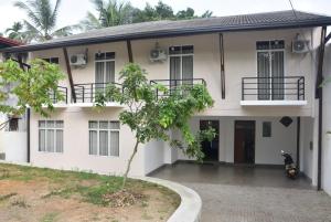 Grand White Hotel