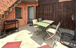 Maisons de vacances Beautiful Home In L'isle-Sur-La-Sorgue : photos des chambres