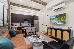 SLEEP 4 - Old City Philly - NEW Townhouse