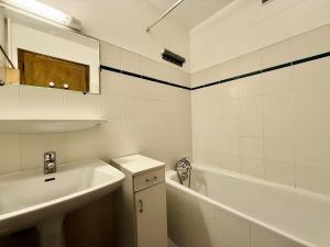 Résidence Les Mousquetaires - Situation idéale au pied des pistes et proche des commerces MAE-3154