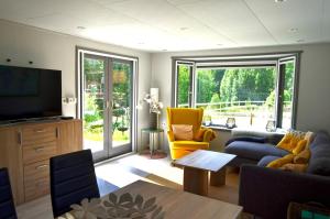 Nature cottage on wooded valley