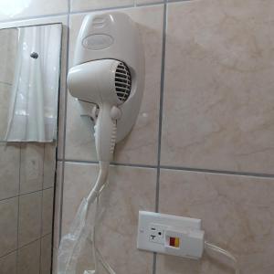 One Bedroom Apartment 1 minute walk to West Coast Beach!