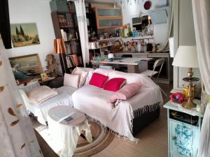 Near Croisette atypic studio garden pool