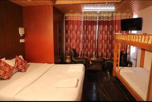 Hotel Sita Inn Near Mall Road - free wifi and mountain view