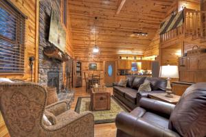 A Little Bit of Heaven Swim in the creek soak in the hot tub and relax in comfort