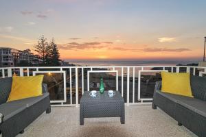 3BR with Seaviews I 60 seconds to the Beach