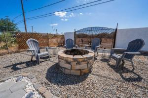 Pool, Deck, Fire-Pit - 5 min to UofA & Downtown