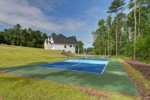 Lake Pickleball and Hot Tub