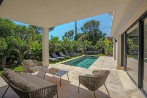 Contemporary Villa with Heated Pool Near Sea