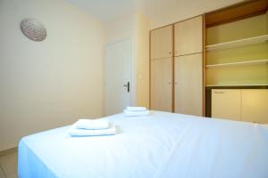 Sunny Retreat in Artemida by ΜΡS