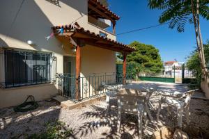 Sunny Retreat in Artemida by ΜΡS