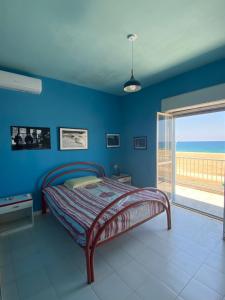Rainbow Seafront Apartment
