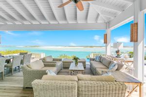 Bahari House - Luxury Oceanfront Villa with Spectacular View, Pool, Spa and Dock
