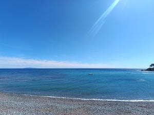 Appartement de charme, T3, situation idéale, pieds dans leau, Cap Corse