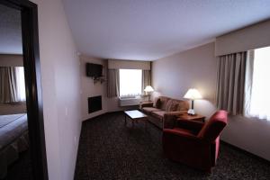 Canby Inn and Suites