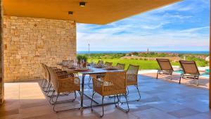 Luxury Villa Vigneto heated pool jacuzzi