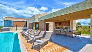 Luxury Villa Vigneto heated pool jacuzzi
