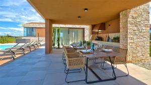 Luxury Villa Vigneto heated pool jacuzzi
