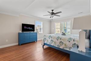 Epic 7BR Getaway: Pool, Game Room, Put-put, Beach