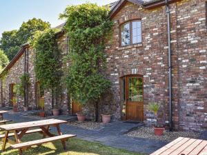 Poppy Cottage - Uk40102