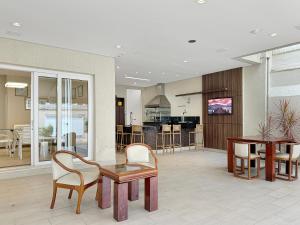 AC - Piscina - 1 Suite com banheiro - 200m do mar