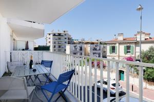 Cannes Maria YourHostHelper