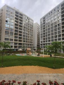 شقة مفروشة بكمبوند وان قطامية معمار المرشدي