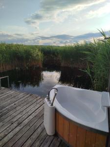 Pfahlbau Sunset I Toplage Elektroboot inklusive - 3hvězdičkové hotely ve městě Rust