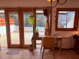 Duplex en el centro del pueblo con balcón terraza Ñire13