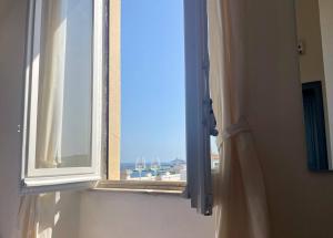 Onlyrooms V - Sea View & Train Station img34