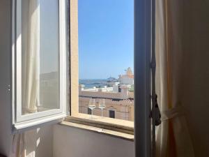 Onlyrooms V - Sea View & Train Station img19