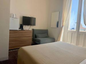 Onlyrooms V - Sea View & Train Station img66