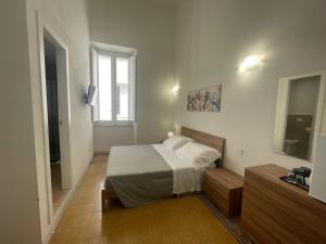 Onlyrooms V - Sea View & Train Station img76