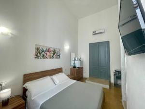 Onlyrooms V - Sea View & Train Station img48