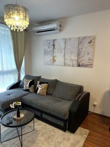 Modern 2-bedroom apartment with balcony