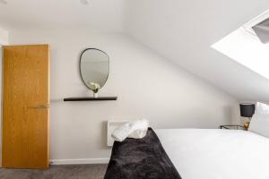 2-Bed Apartment with Sofa Bed, Sleeps up to 6, Perfect for Groups & Familie