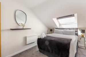 Stylish Liverpool Retreat - 2-Bed with Sofa Bed, Sleeps 6 - Perfect for Families & Friends