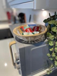 Central Brighton 1 Bed Flat Stylish Stay, Shops & Seafront Nearby by ZoneLink Properties Ltd