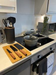 Central Brighton 1 Bed Flat Stylish Stay, Shops & Seafront Nearby by ZoneLink Properties Ltd