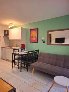 Appartement 3 pièces piscine proche plage et Cannes