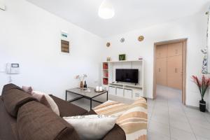 Panormitis House Semi-basement apartment