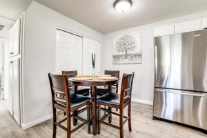 3 Mi to Dtwn Gated Condo with Patio in Reno!