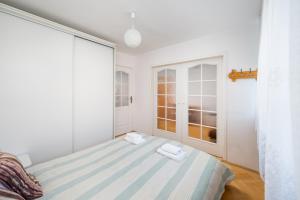 Ogrodowa City Comfort Apartment by Bookinghost