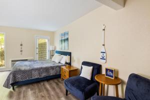 Margaritaville Fun and Lake Views! Osage Beach Home